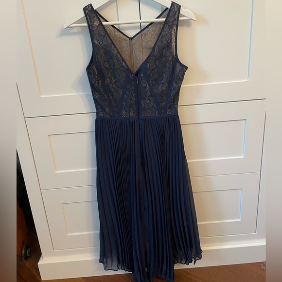 Max & Cleo size 2 navy blue pleated and lace dress - Picture 2 of 3